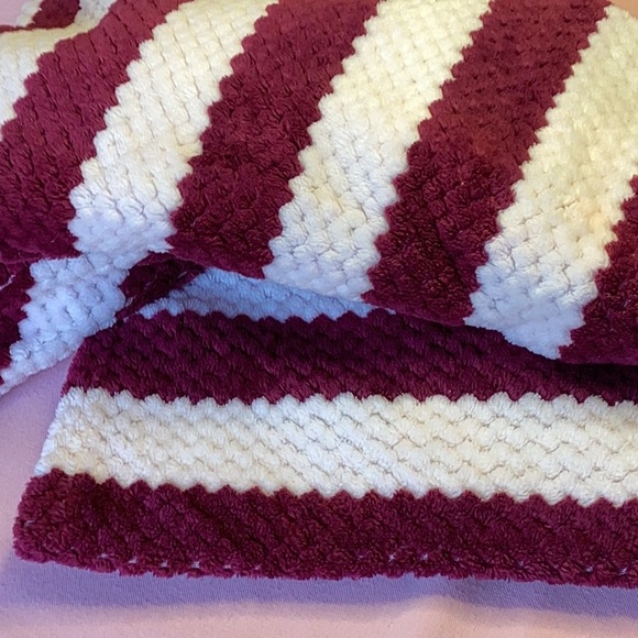FINAL SALE PRICE Zig Zag Striped Soft Knitted Throw Blanket - Picture 3 of 4